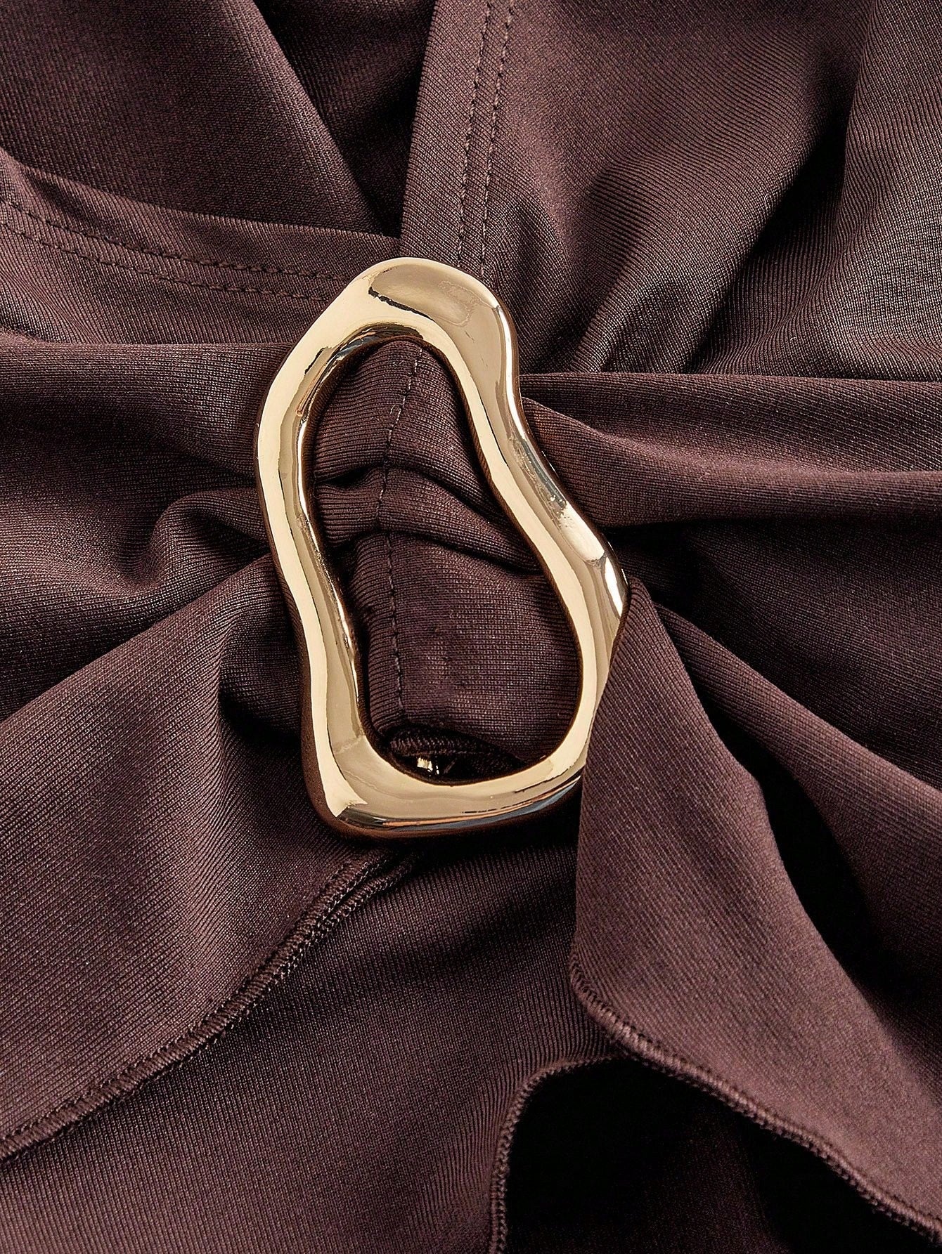 Soraya – Neckholdertop mit Ring