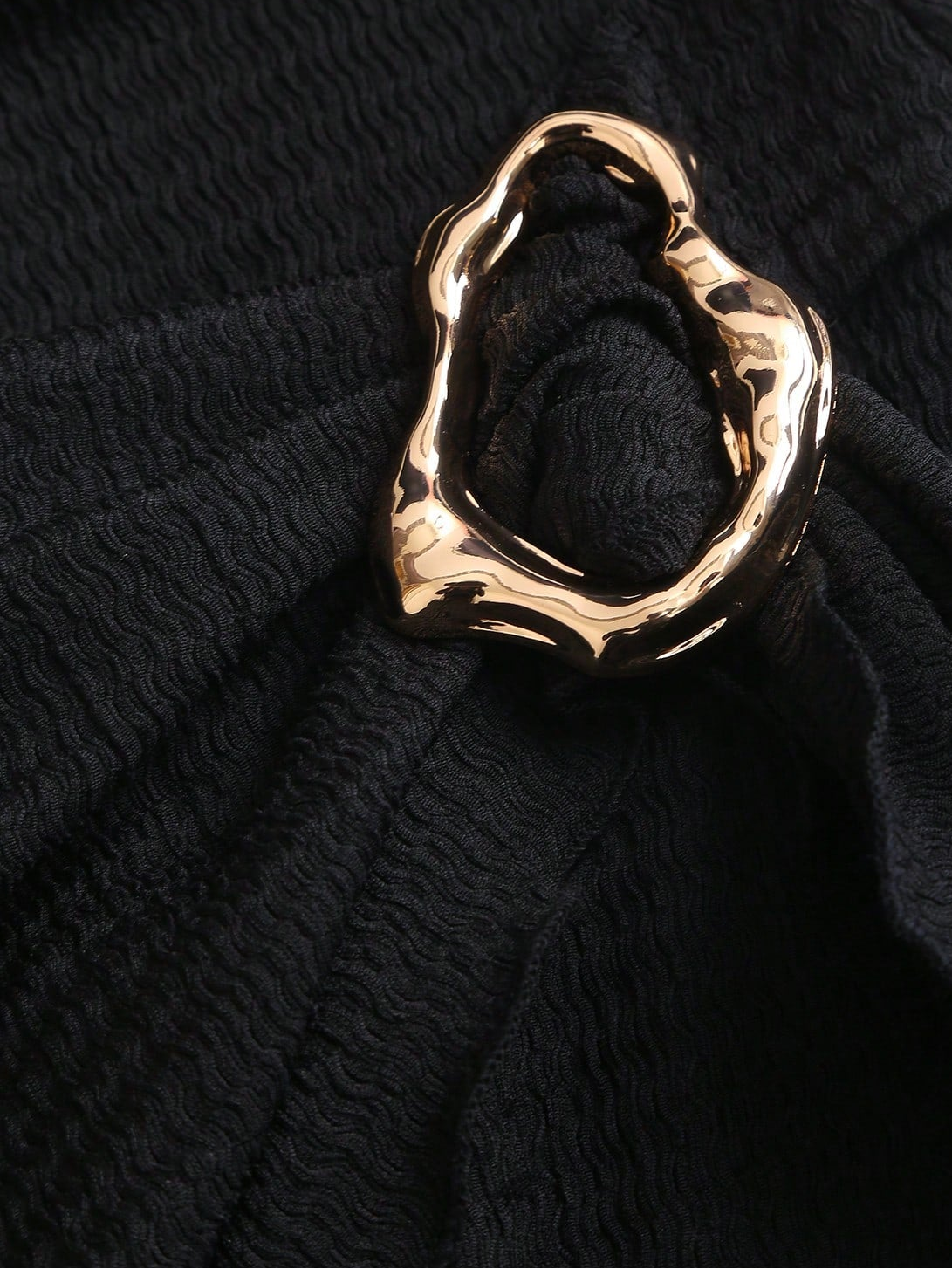 Noémie – Schwarzes Neckholder-Minikleid