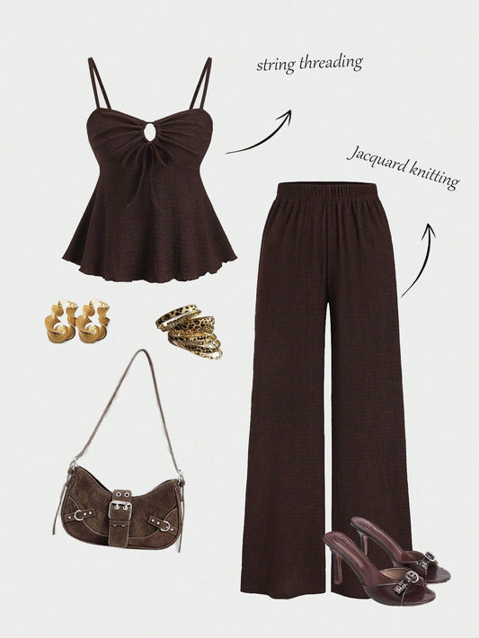 Sweetra Conjunpeças, composto por blusa regata cáqui casual com amarração na cintura e calça reta de pernas largas e confortáveis. Ideal para primavera/verão. Blusa marrom chocolate e blusa marrom escura. Look popular no Pinterest. Look feminino.